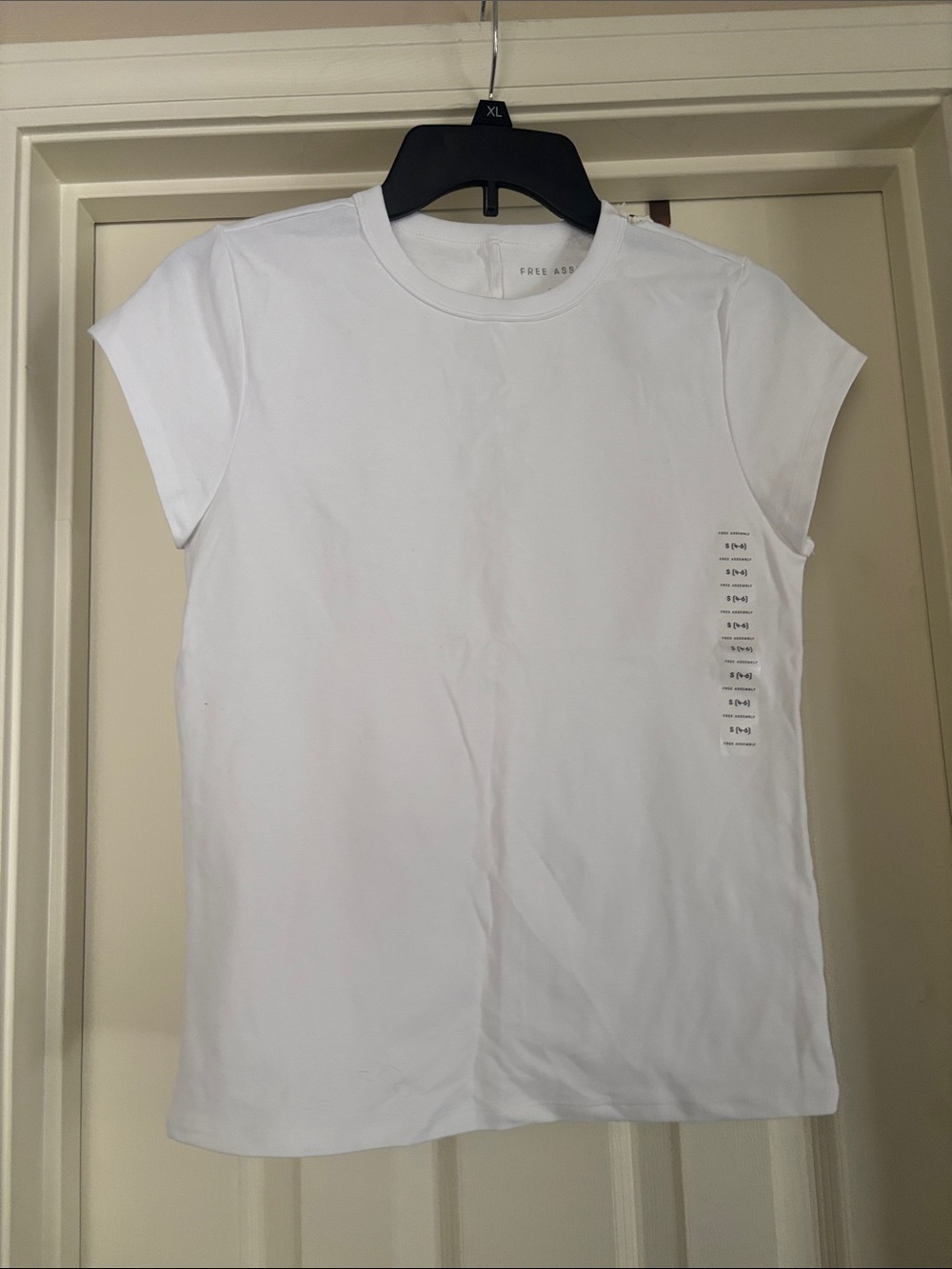 NWT Free Assembly White Crewneck spandex Tee -small 4-6